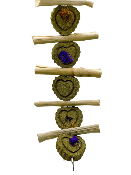 Timothy Hay Floral Grass Heart-shaped Cakes and Bamboo Hanging Treat for Rabbit, Hamsters, Guinea Pigs, Chinchillas & Small Rodents