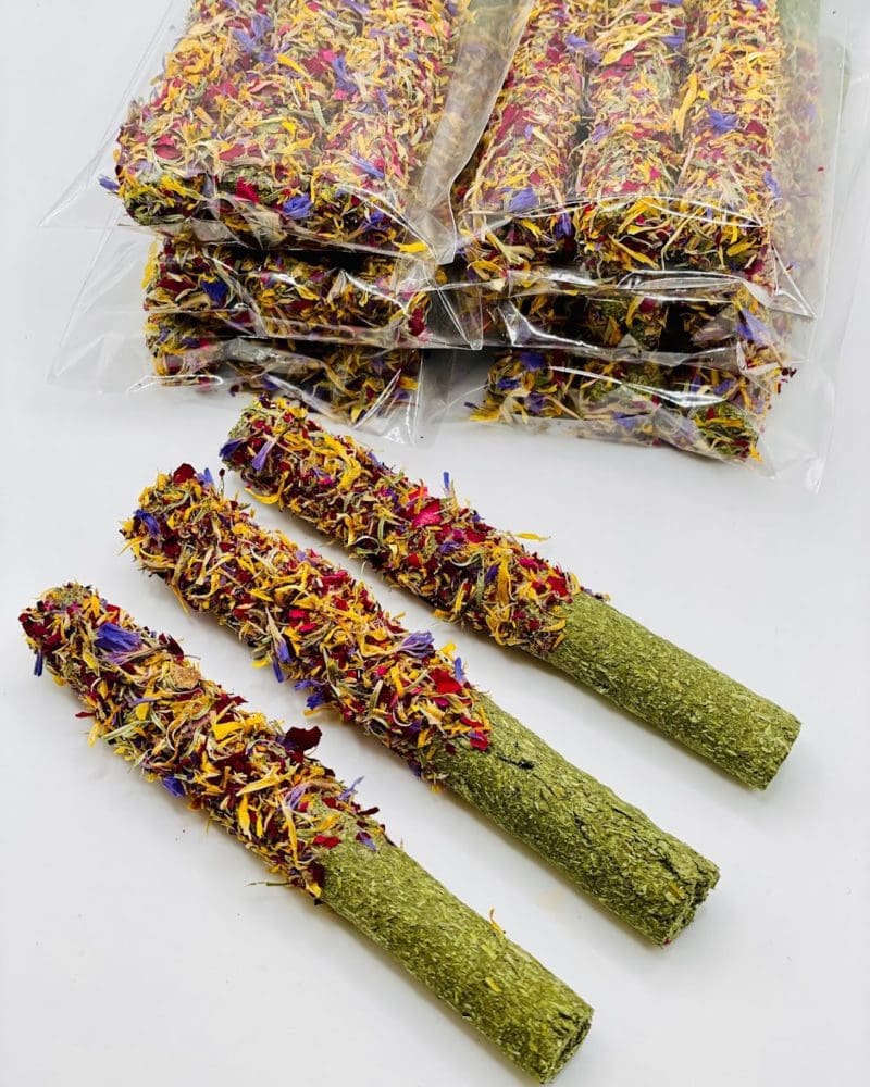Floral Timothy Hay Sticks with Calendula, Rose & Myosotis Treat For Rabbits, Hamsters, Guinea Pigs, Chinchillas & Small Rodents