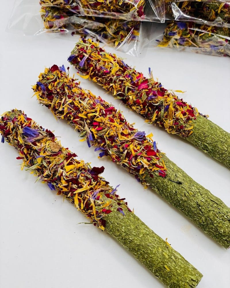 Floral Timothy Hay Sticks with Calendula, Rose & Myosotis Treat For Rabbits, Hamsters, Guinea Pigs, Chinchillas & Small Rodents